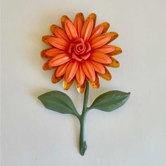 Vintage 1960s Mod 3D Enamel And Metal Flower Brooch - Picture 4 of 6